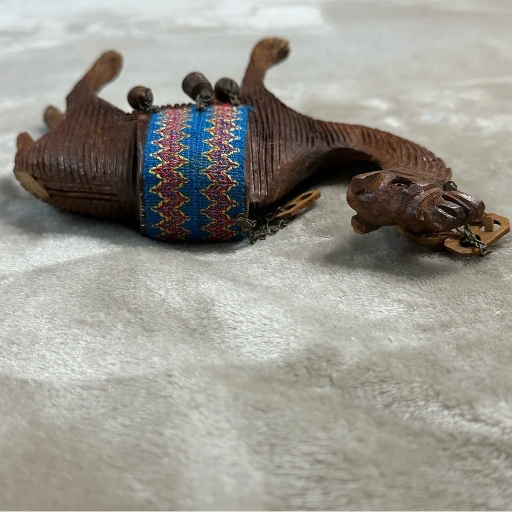 Camel Carved Blanket Chain Vintage